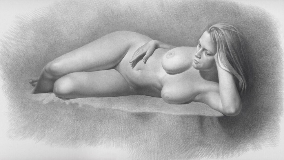 Drawing women's nudity