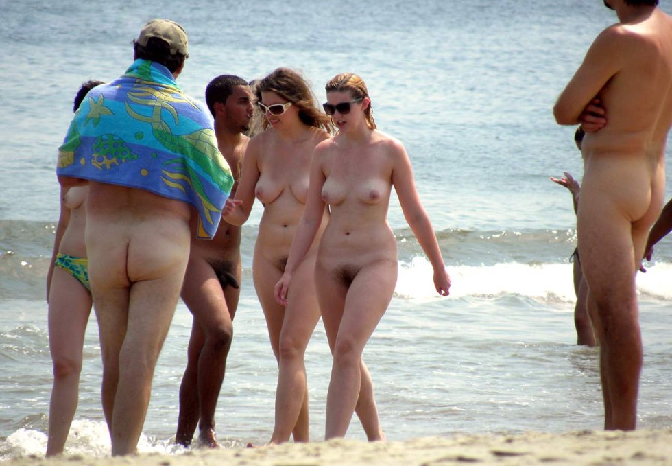 Women without panties on the beach
