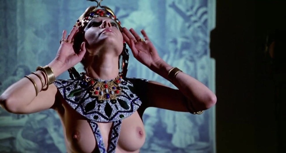 Angela Kolelo photo naked