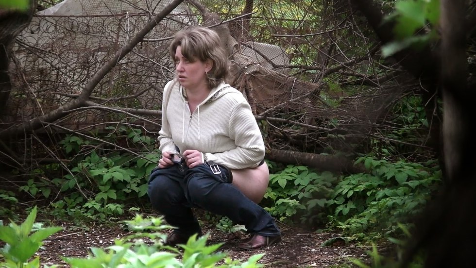 Girls under the bush pierce