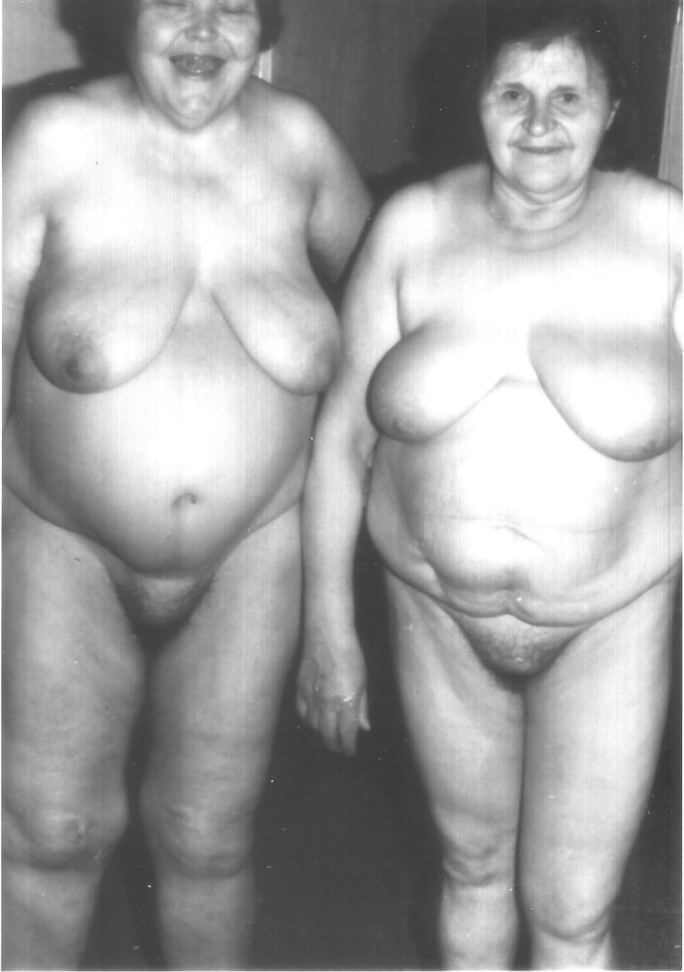 Naked full elderly women