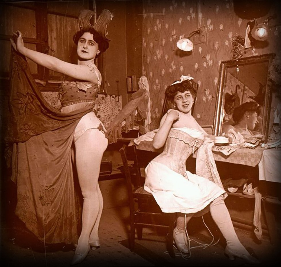 Moulin Rouge in Paris Girls 19th century