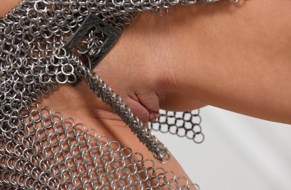 Chain mail in the pussy