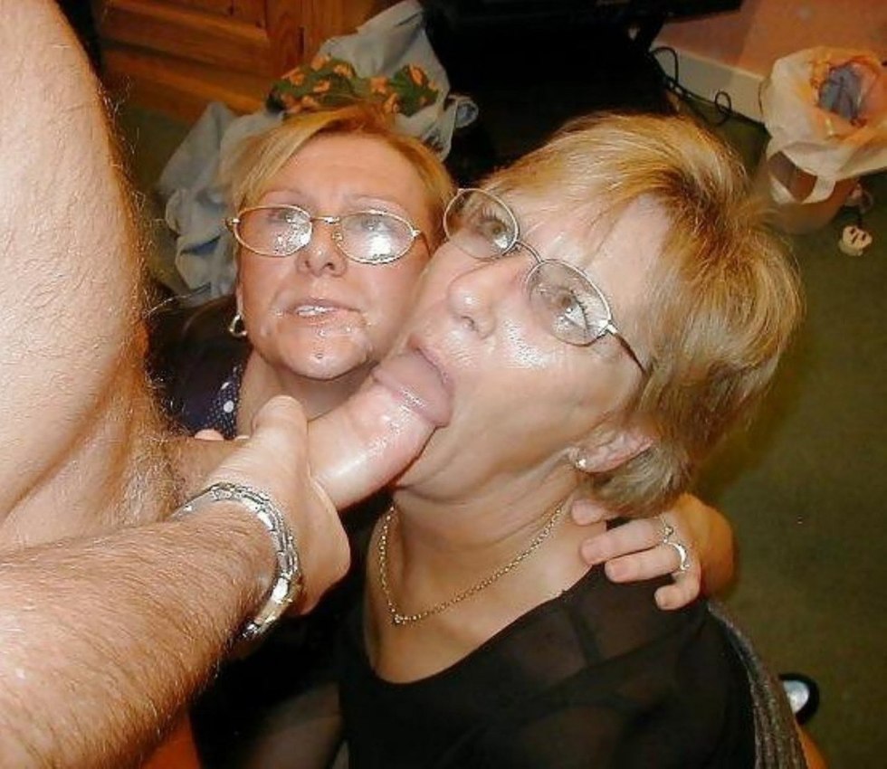 Old women with glasses suck a member
