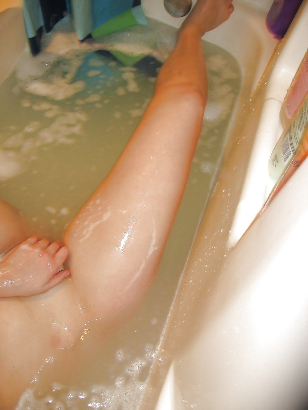 Girl in the bathroom amateur