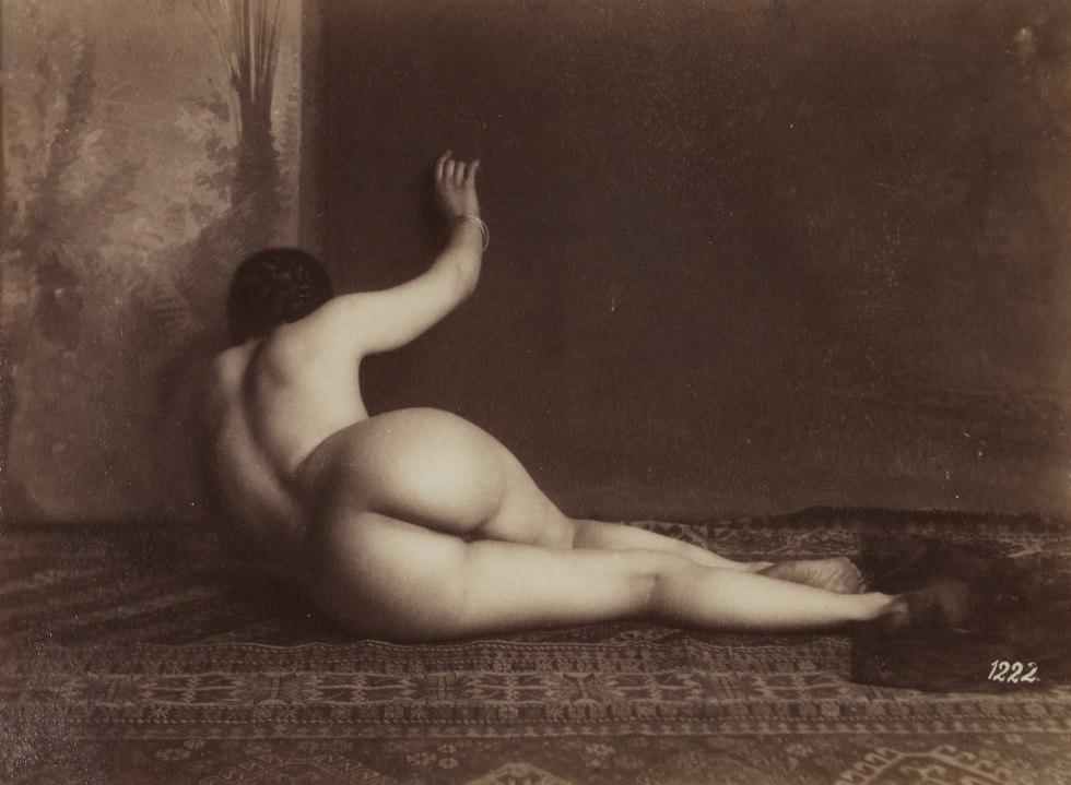 Old pictures of naked women
