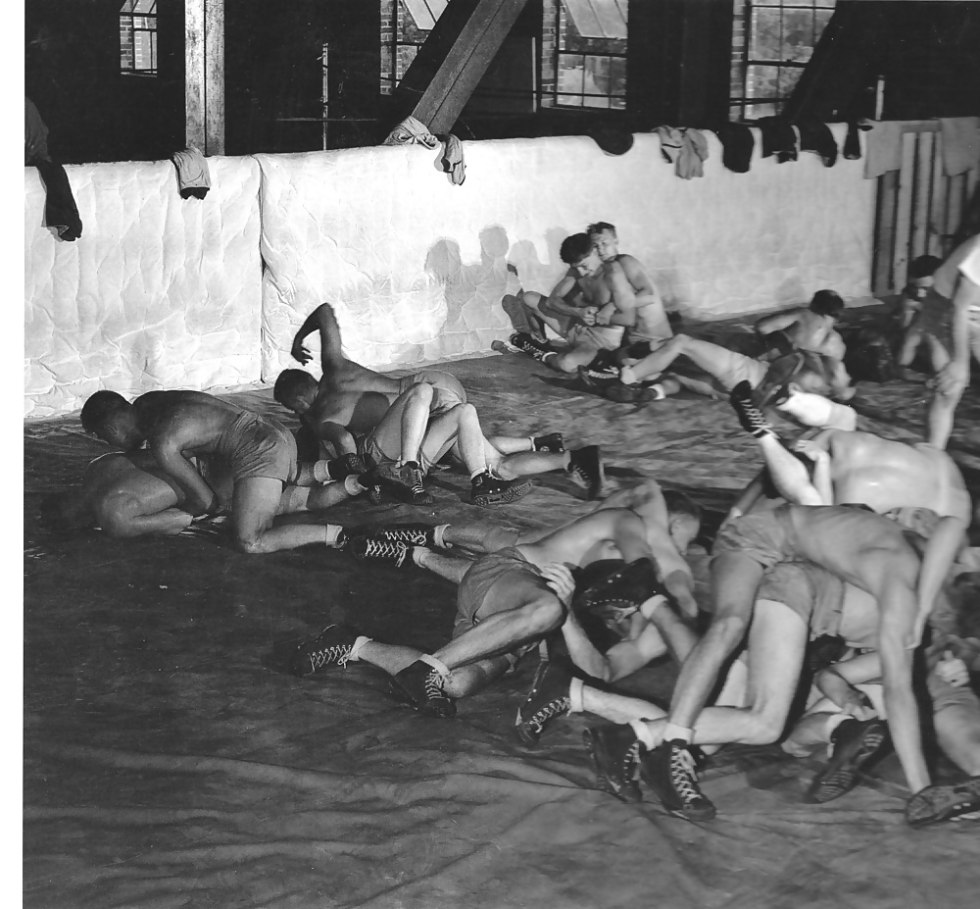 Naked women in concentration camp