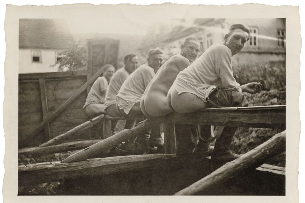 Naked soldiers of the Second World War