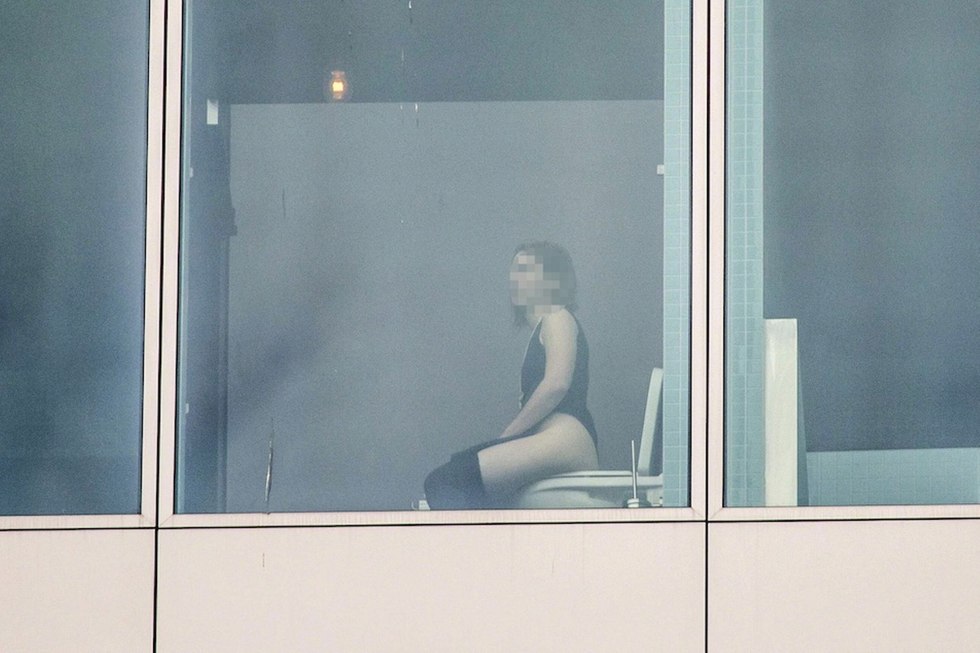 Girls in the windows spied