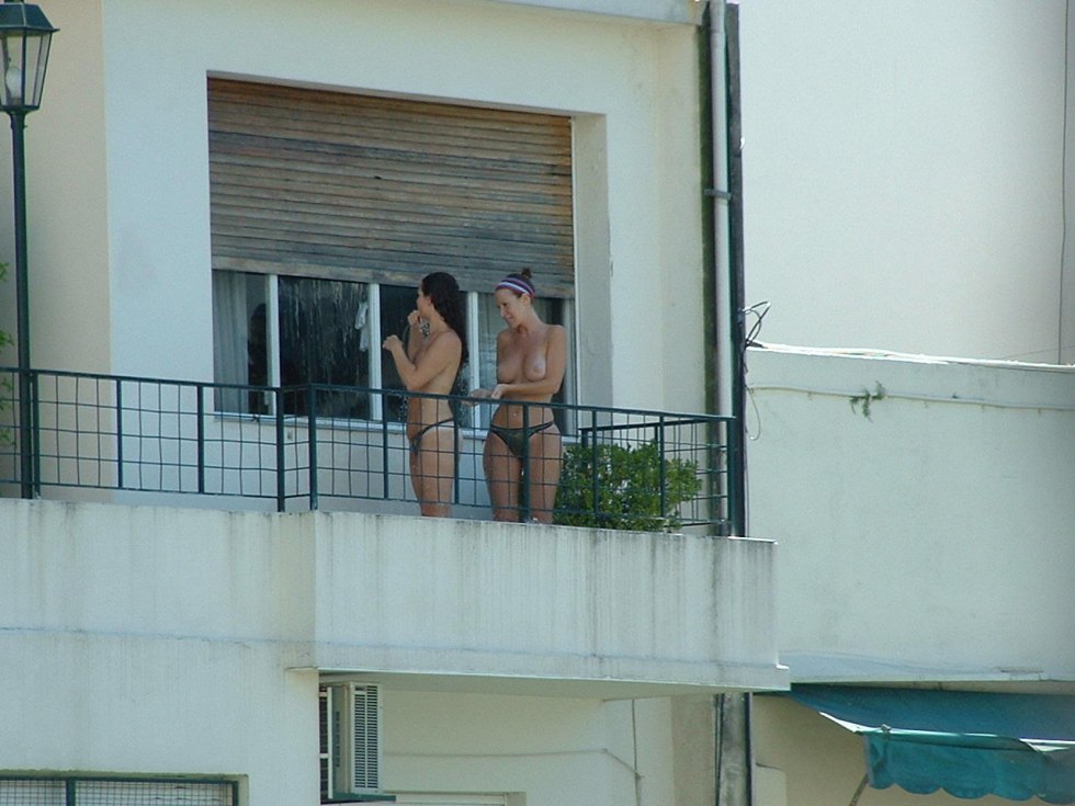 Spy in the windows and balconies of nude