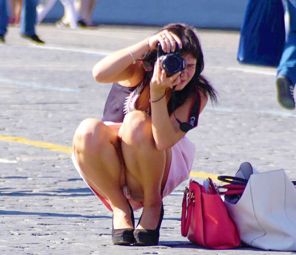 Women on the street without panties are spied