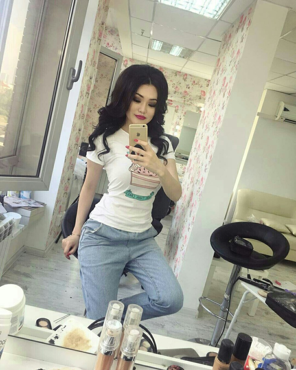 Erke Esmakhan Figure