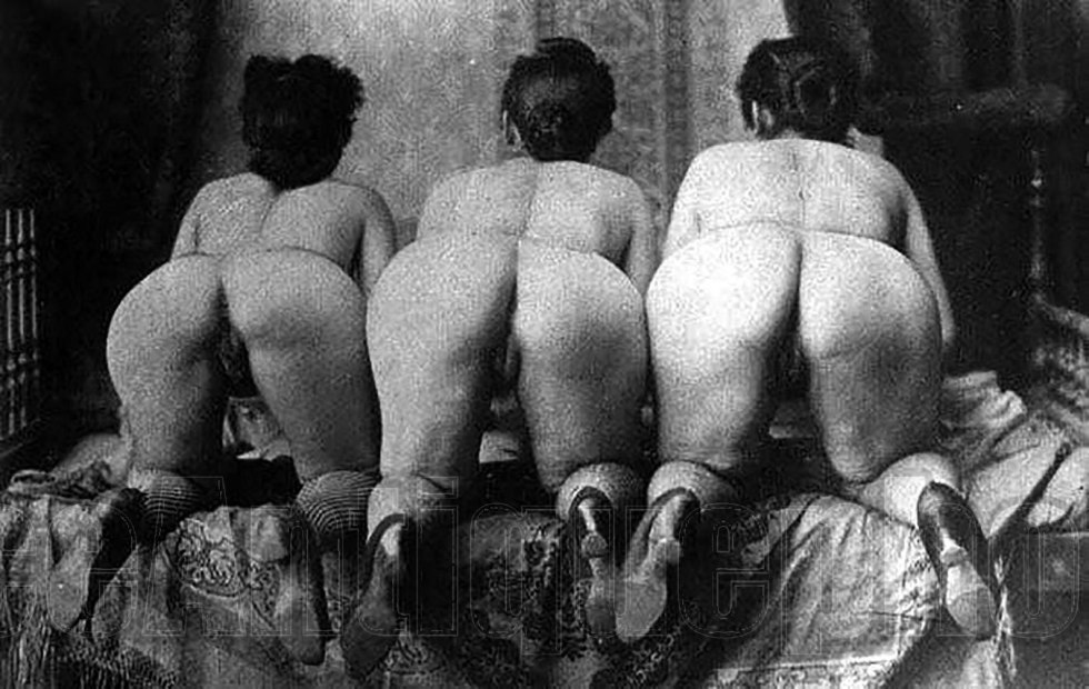 A lot of naked female asses retro