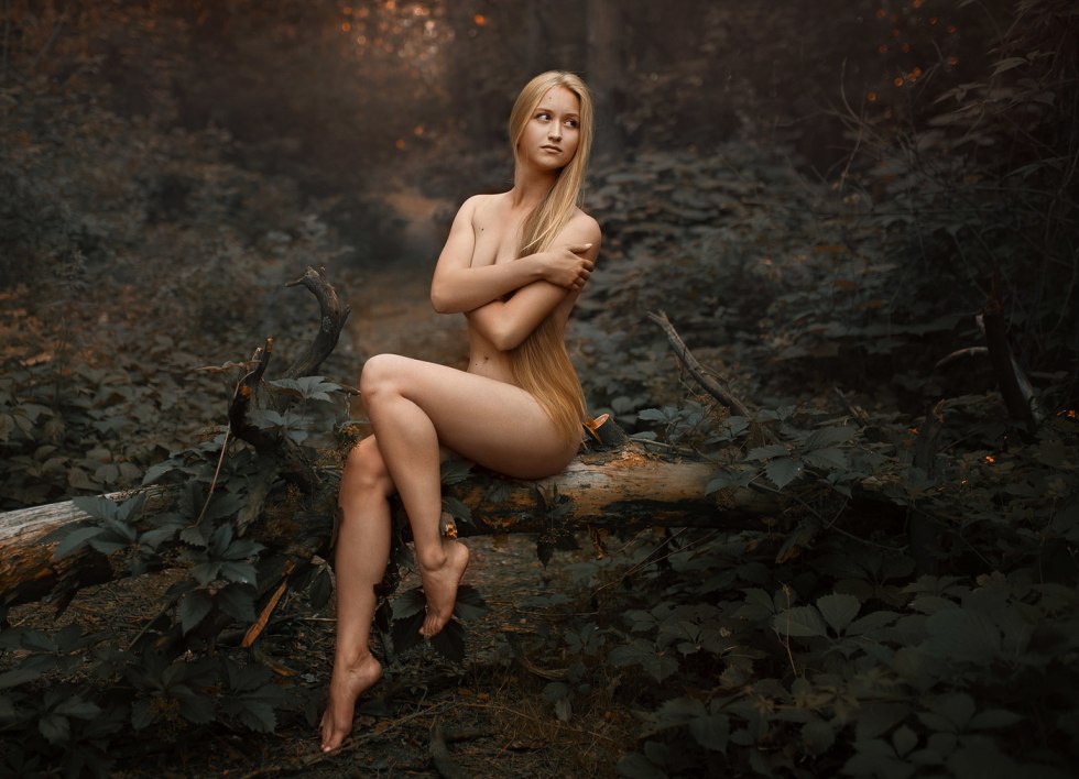 Erotic photoset in the forest