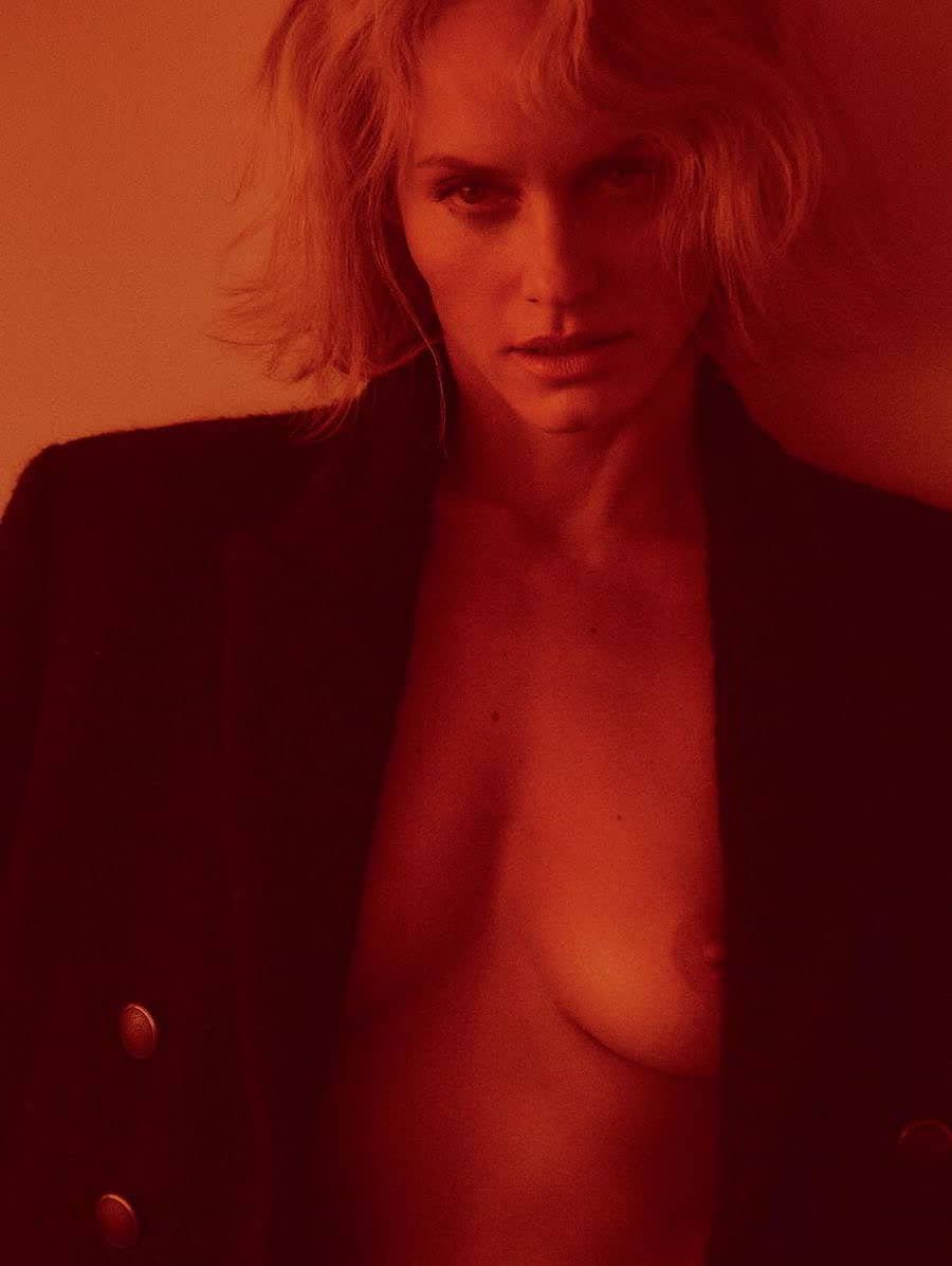Amber Valletta Topless