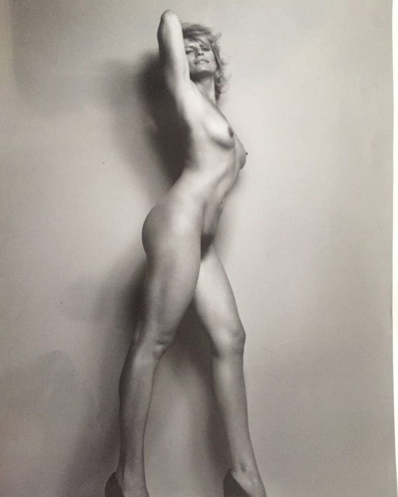 Isabella Ferrari naked