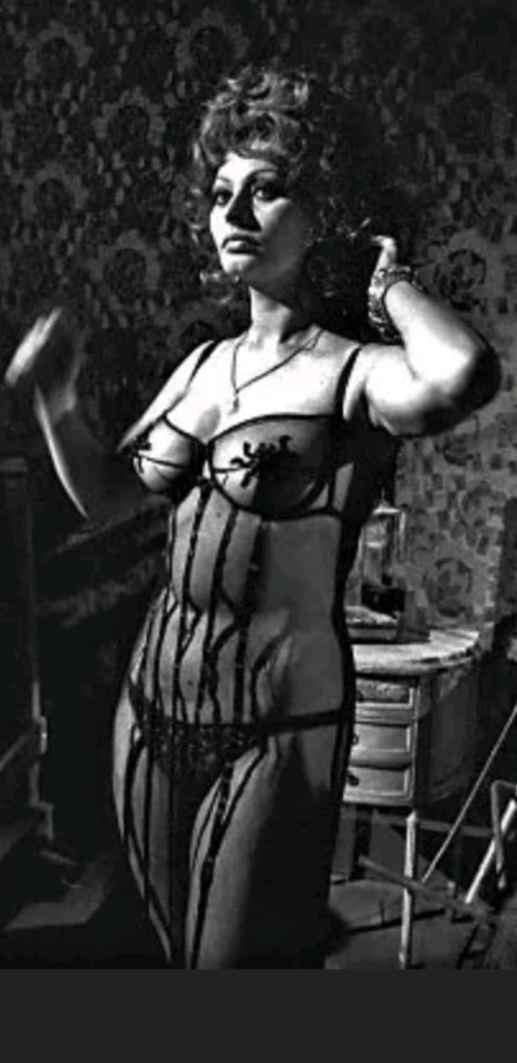 Sophie Loren Naked chest