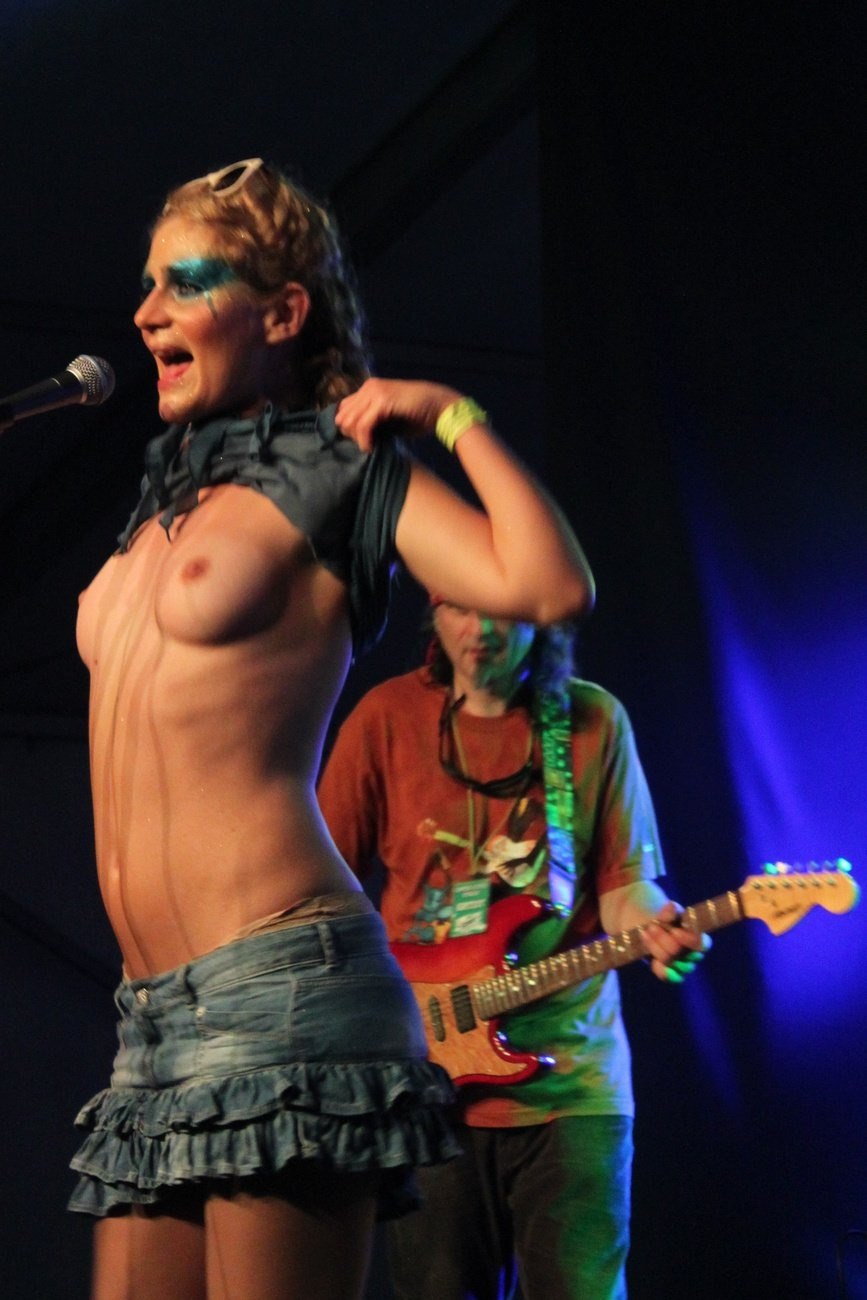 The singer undressed on stage