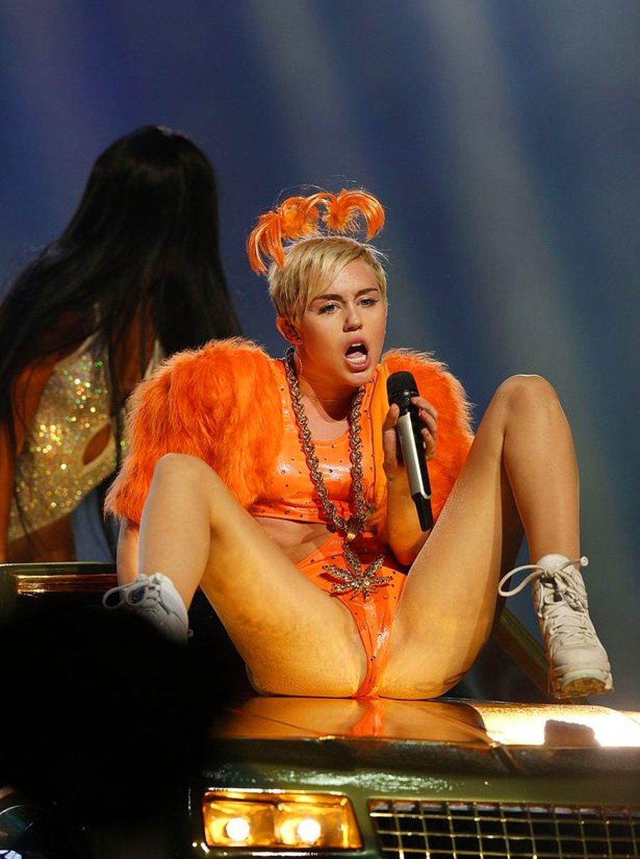 Miley Cyrus crotch