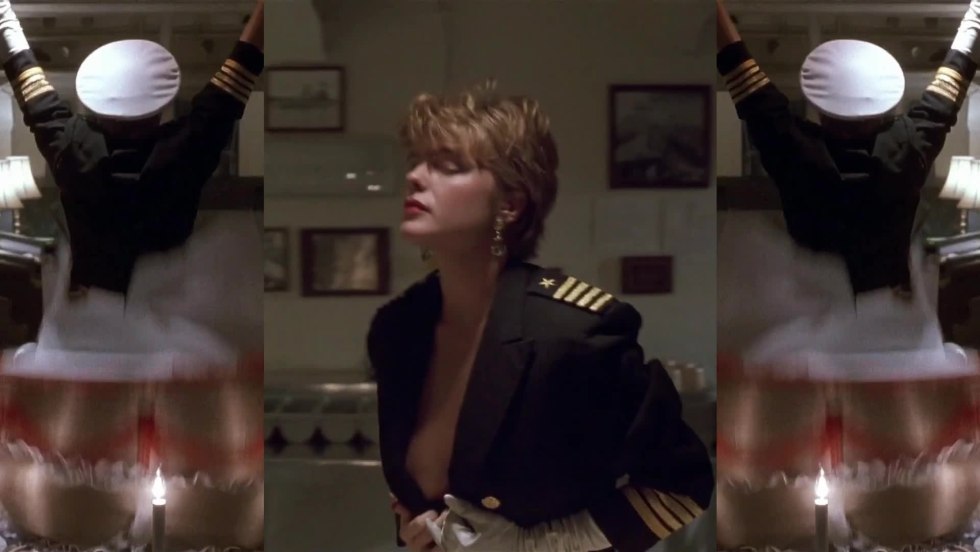 Erika Eleniak in the siege (Under Siege)
