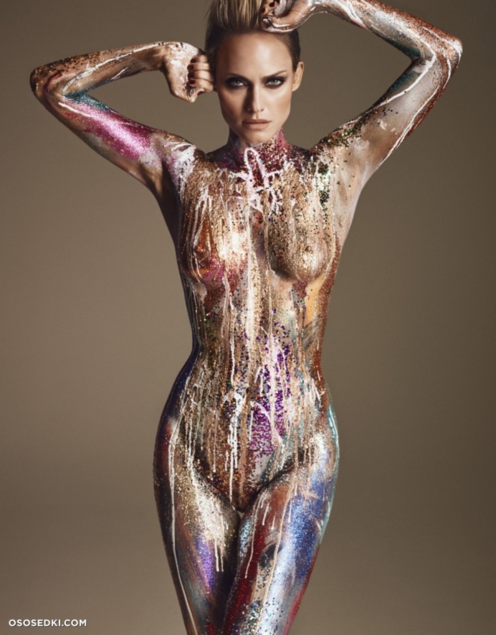 Amber Valletta photo shoot nude