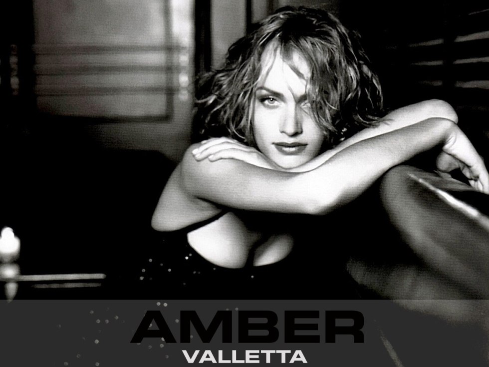 Amber Valletta photo