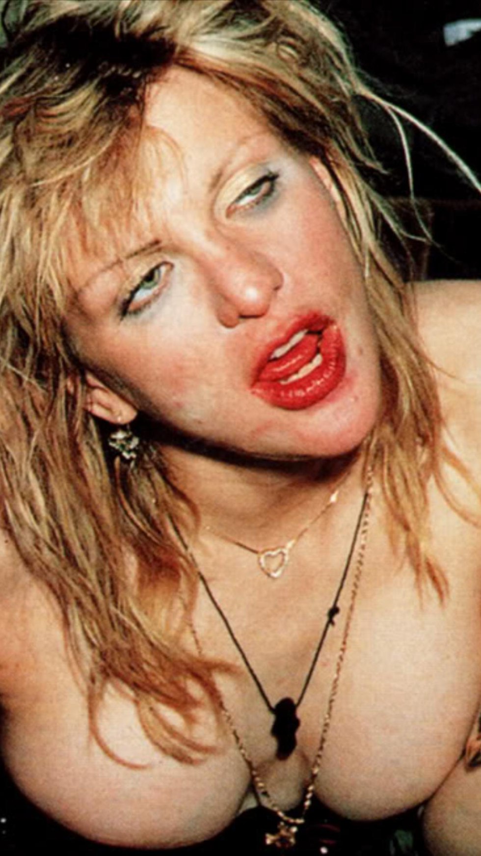 Courtney Love posted porn photography on the Internet
