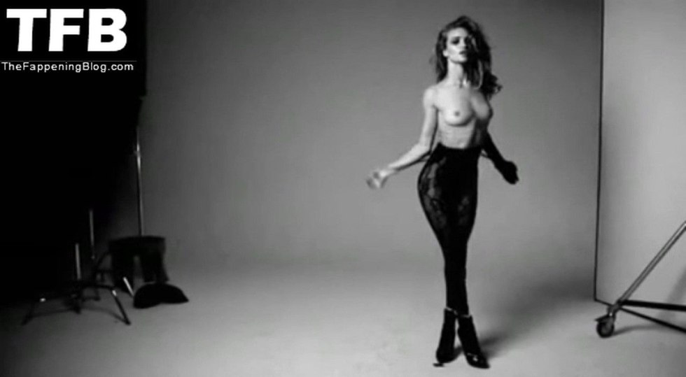 Rosie Huntington-Whiteley Nude