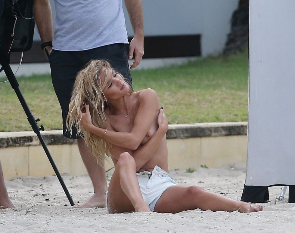 Rosie Huntington-Whiteley Nude
