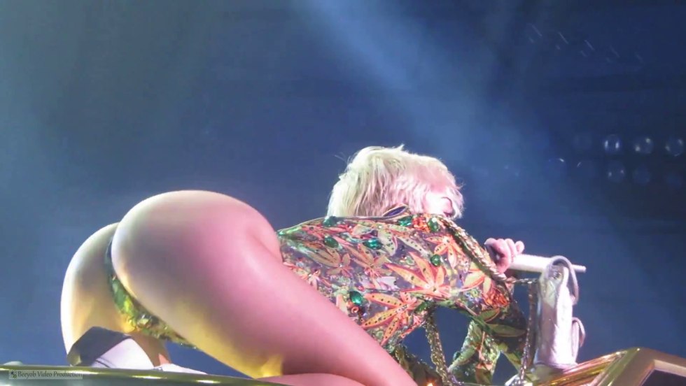 Miley Cyrus Naked photo shoot