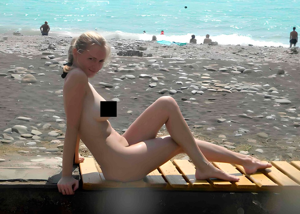 Erotic moments on the beach