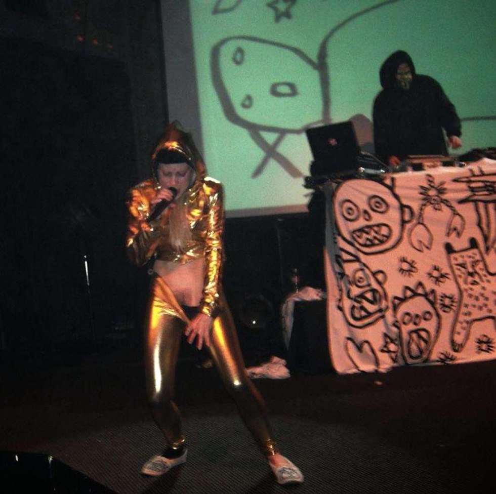 Jolandi Fisser Naked on stage