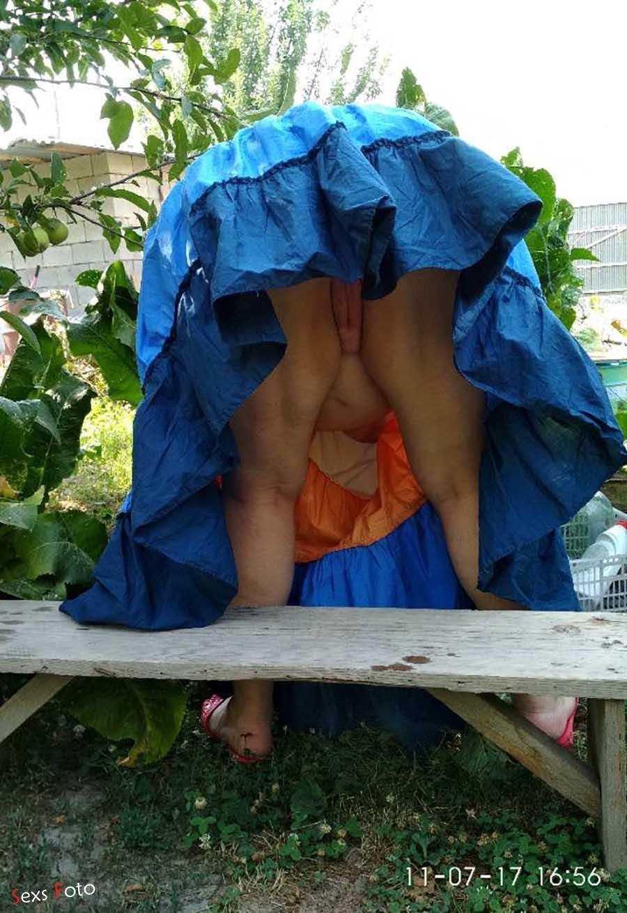 Women without panties spied