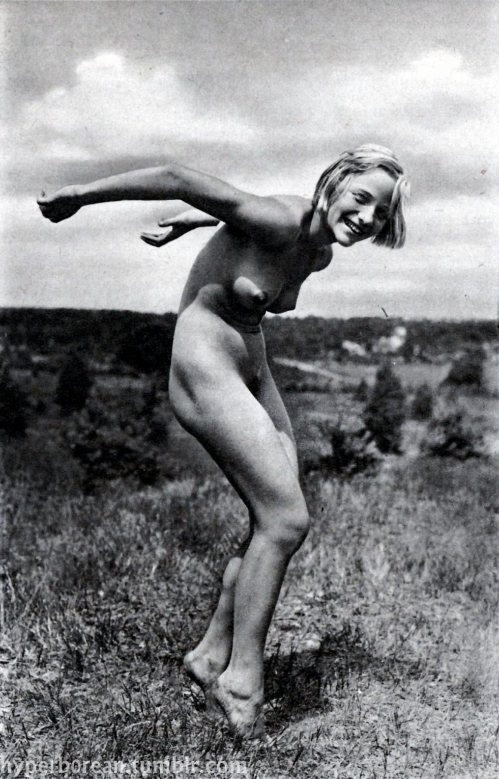Full naked women retro