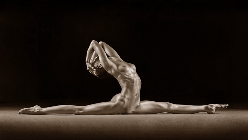 Nude gymnastics art