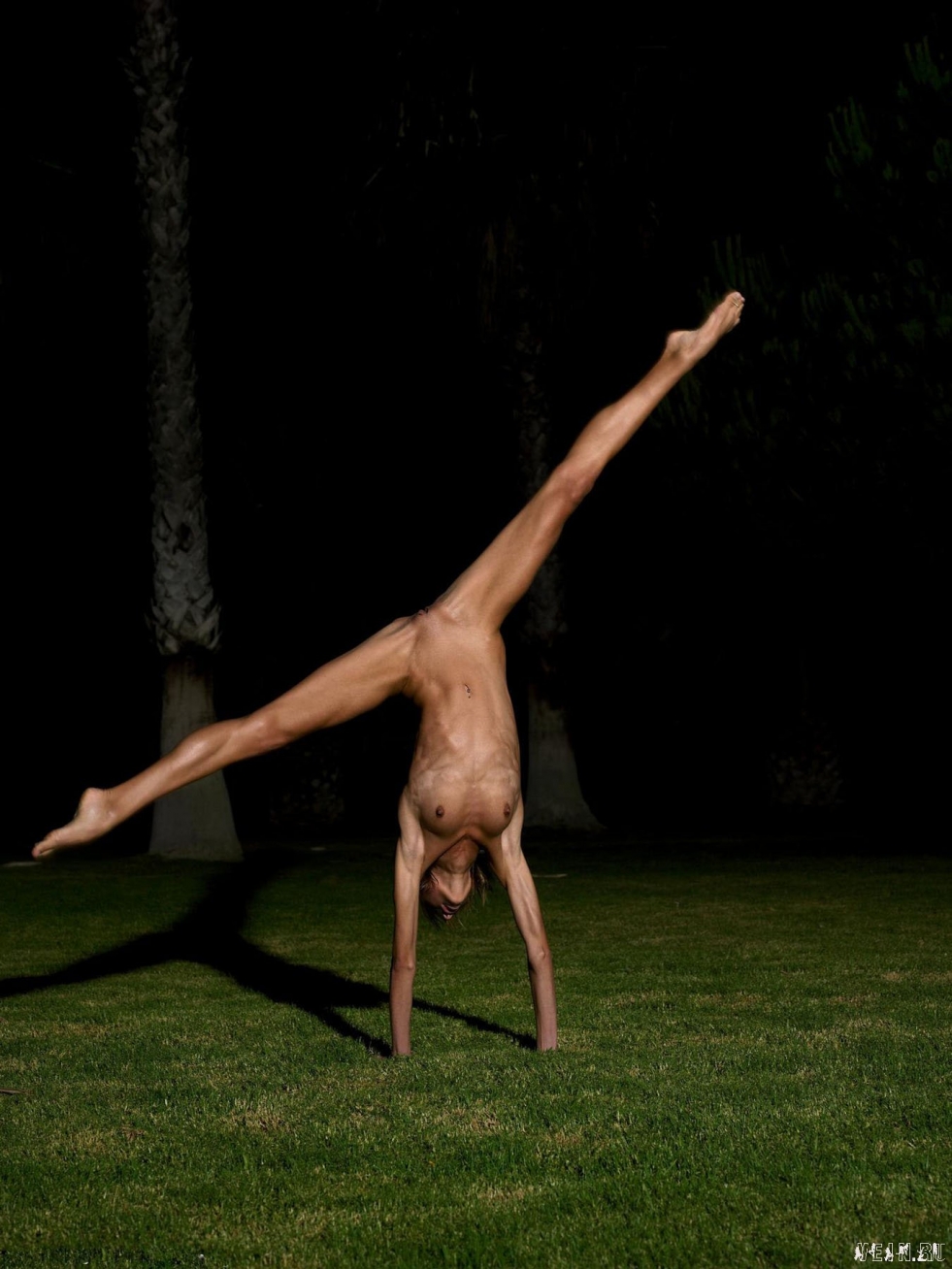 Juliet and Magdalena on the beach