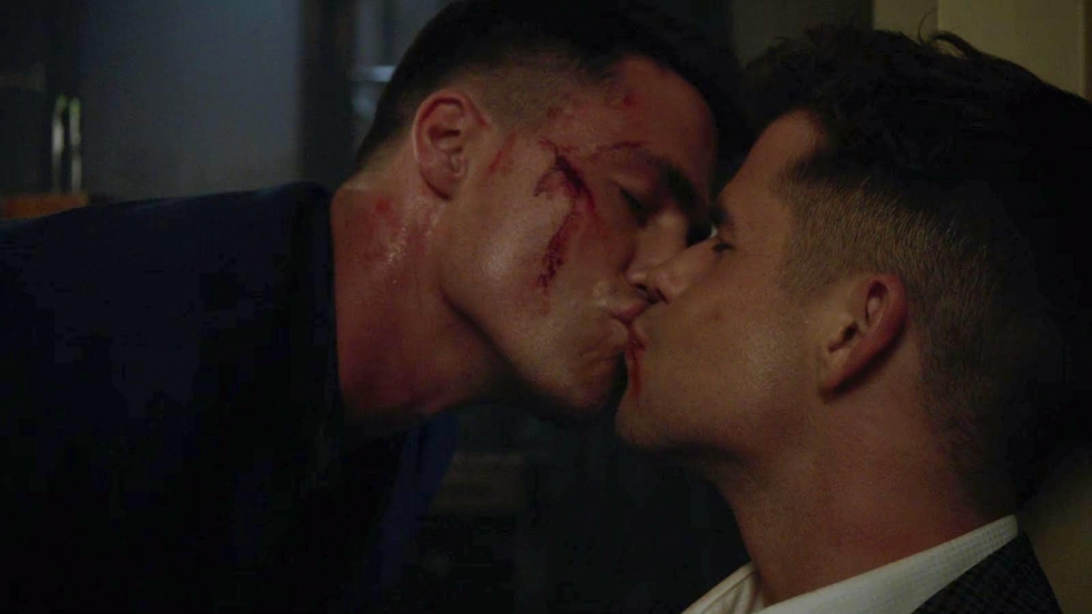 Volchonok Itan and Aidan Kiss