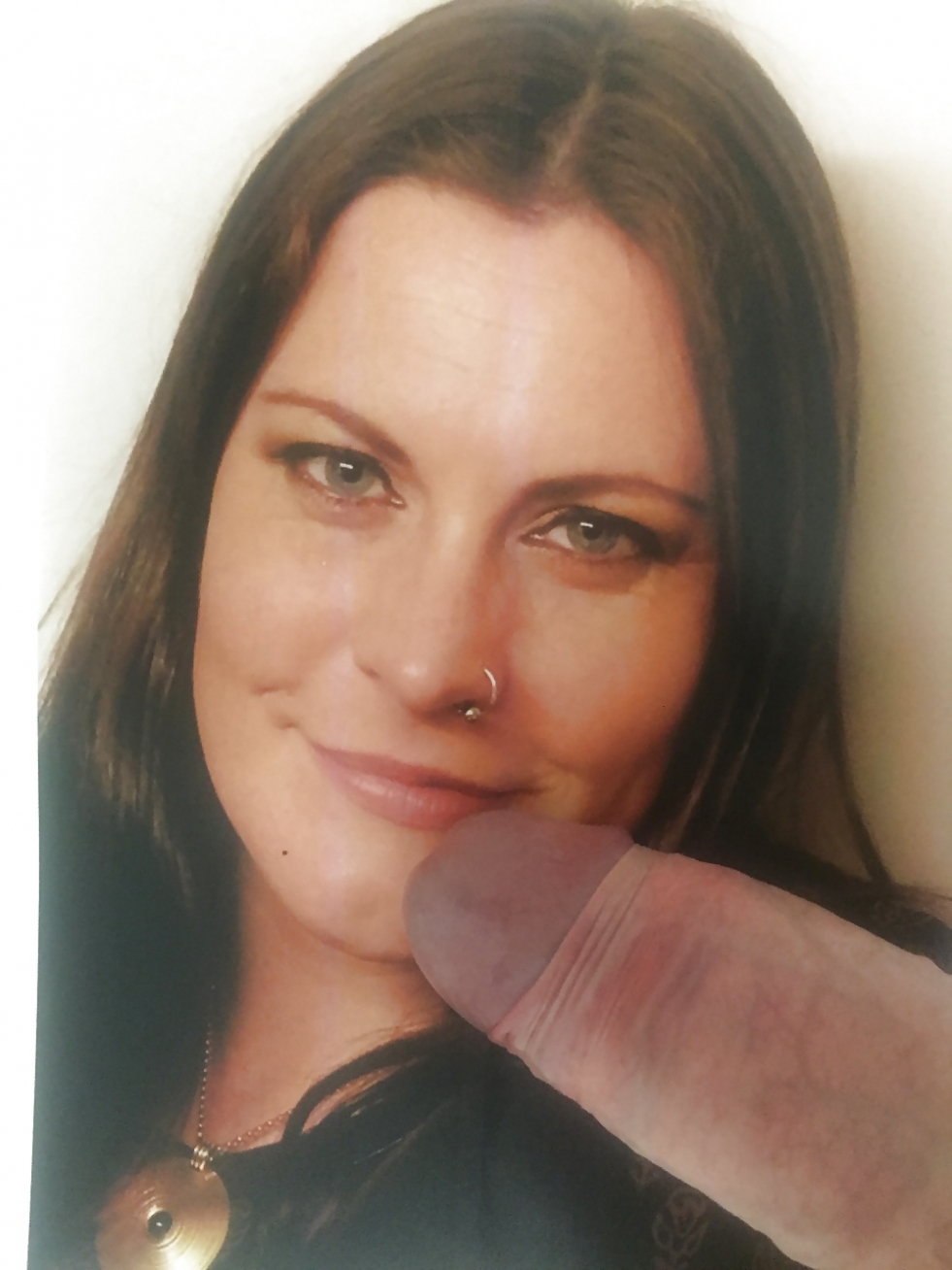 Flor Yansen naked tits