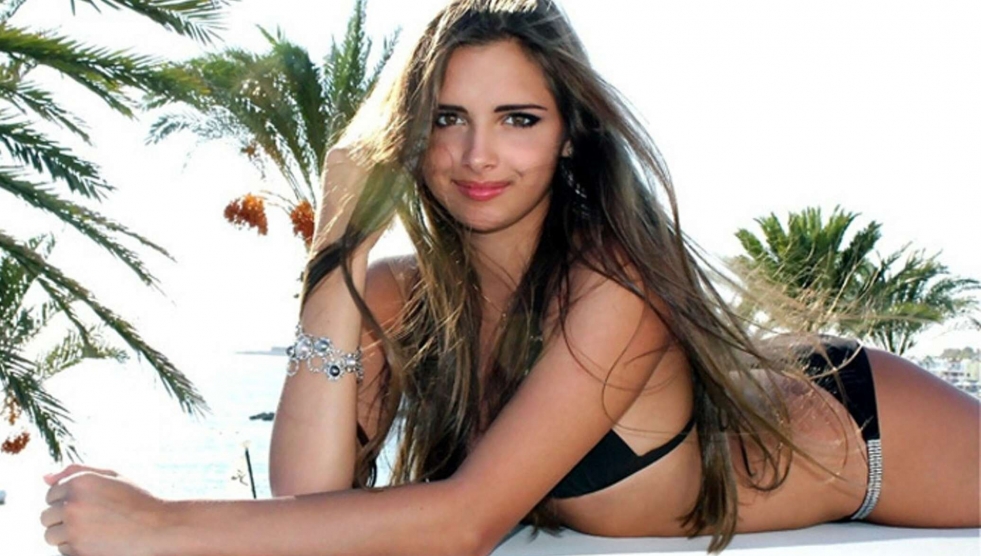 Carolina Sevastyanova ass