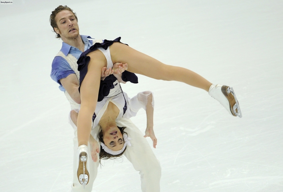 Naked figure skaters and gymnasts