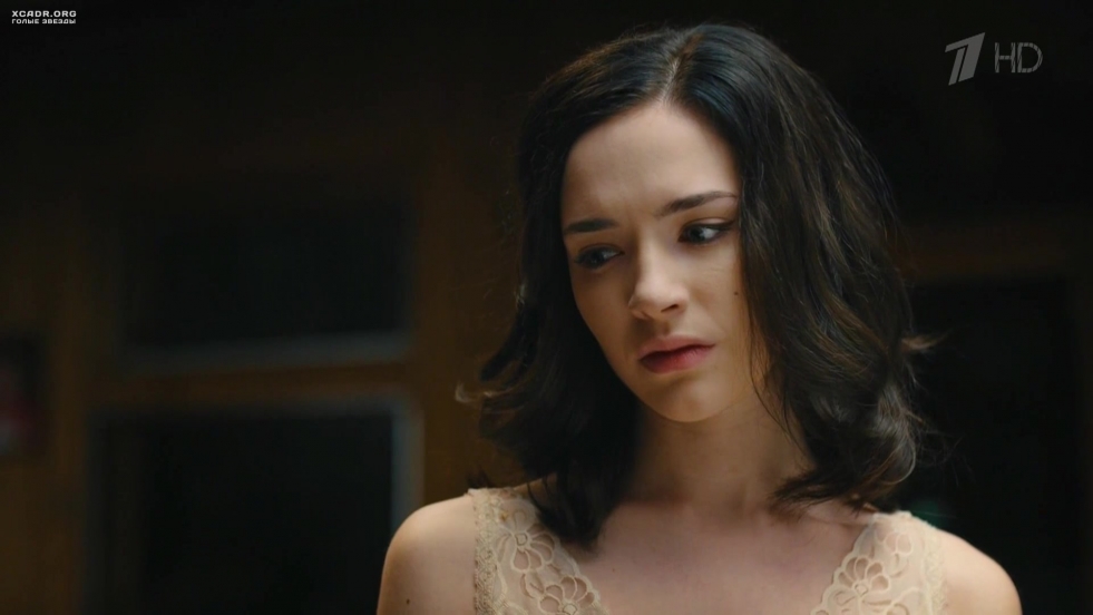 Cellist without panties