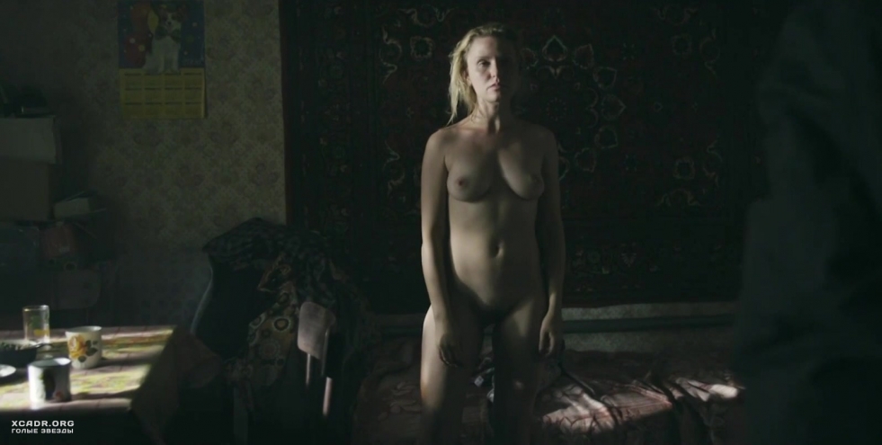 Ular uysiz odamga porno qilishdi