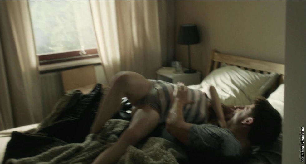 Berlin dogs Anna Maria Mue naked