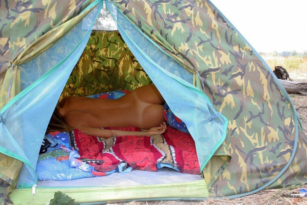 Sleep in a tent naked