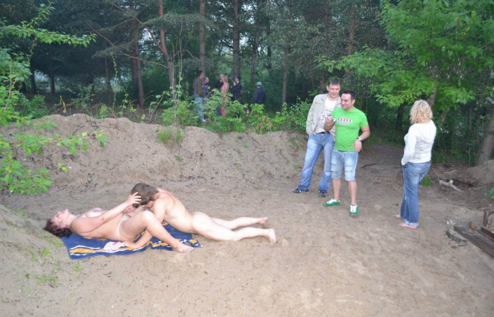 Family naturism in nature