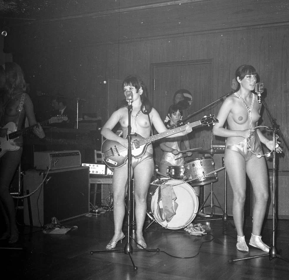 Naked female musical groups