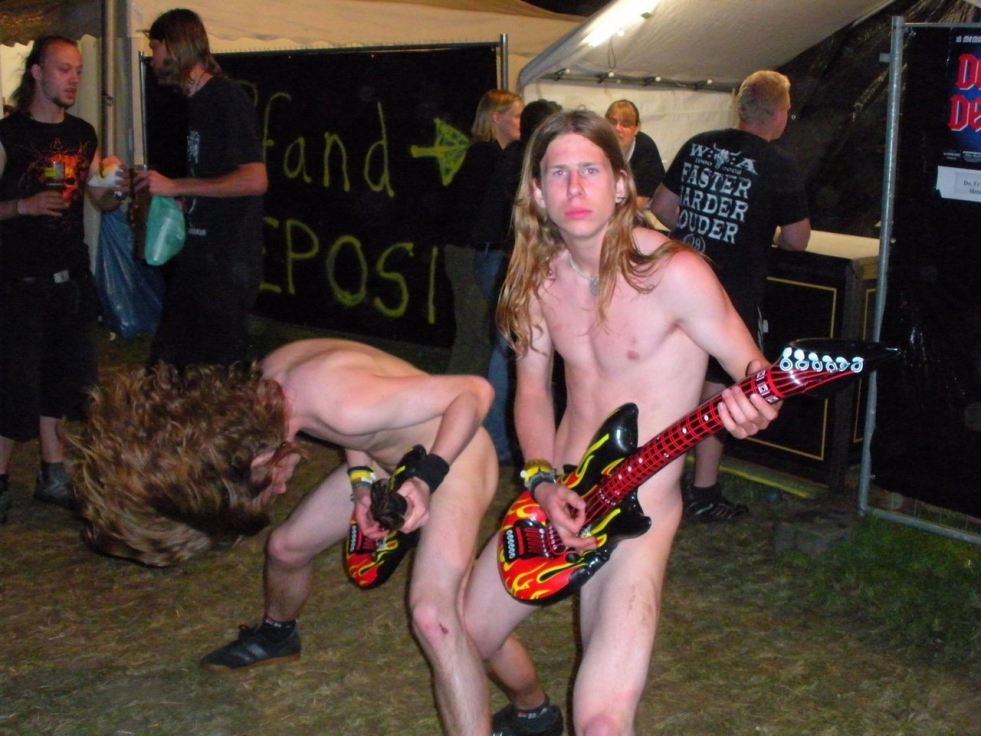Naked gangvest musician