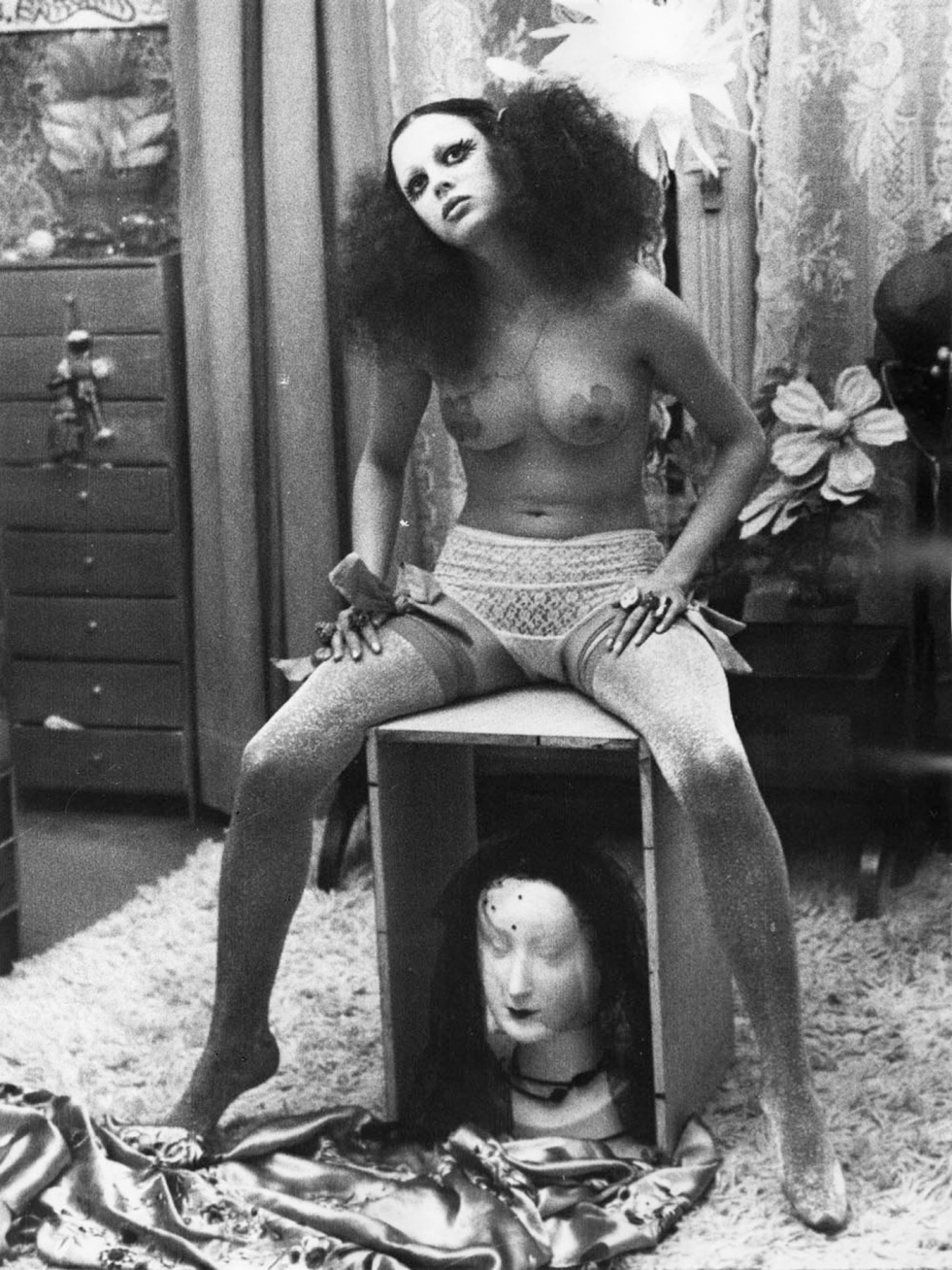 Sperm 1976, Eve ionisko tits