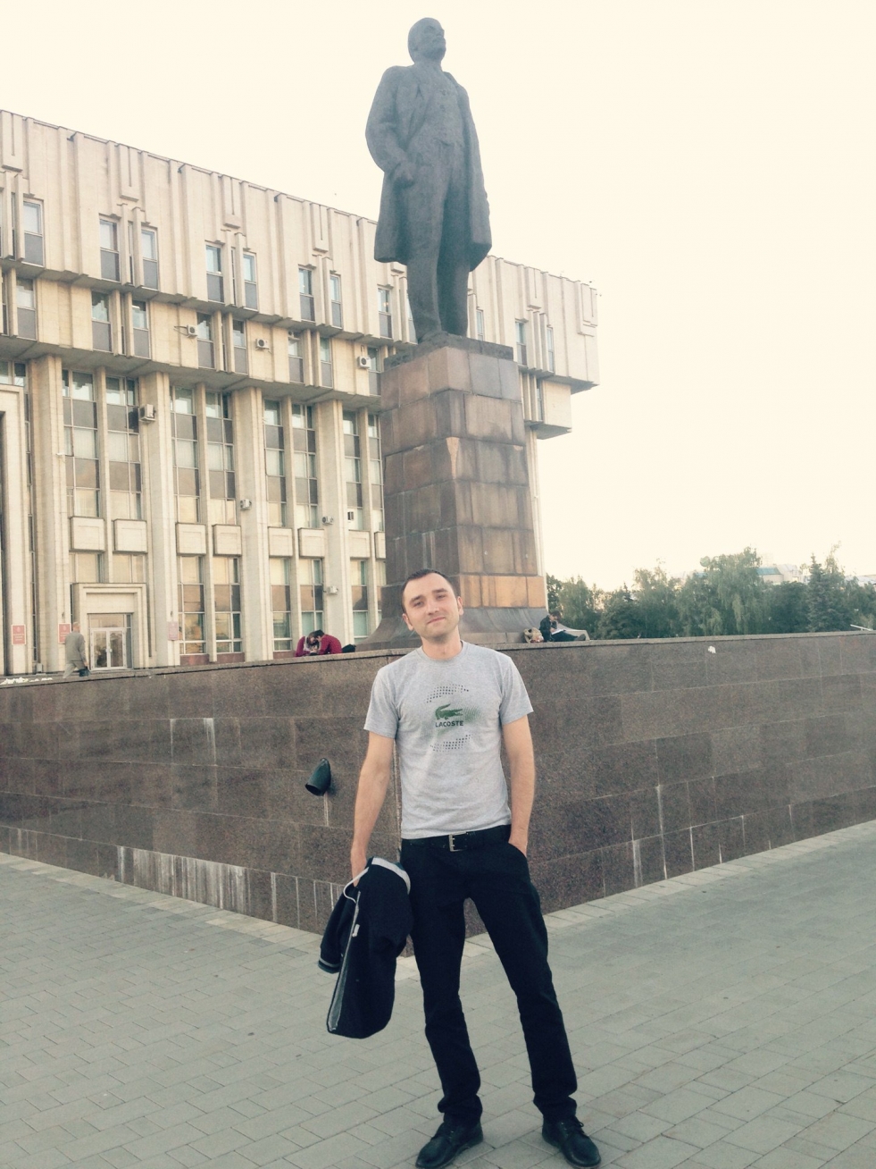 Picture where the dog pisses to Putin's poster