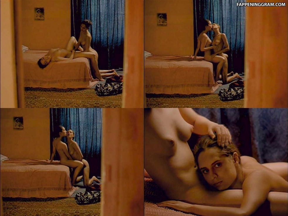 Sabrina Uazani Hot floor naked